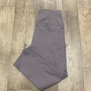 lavender athletic leggings 3/4 length with pockets